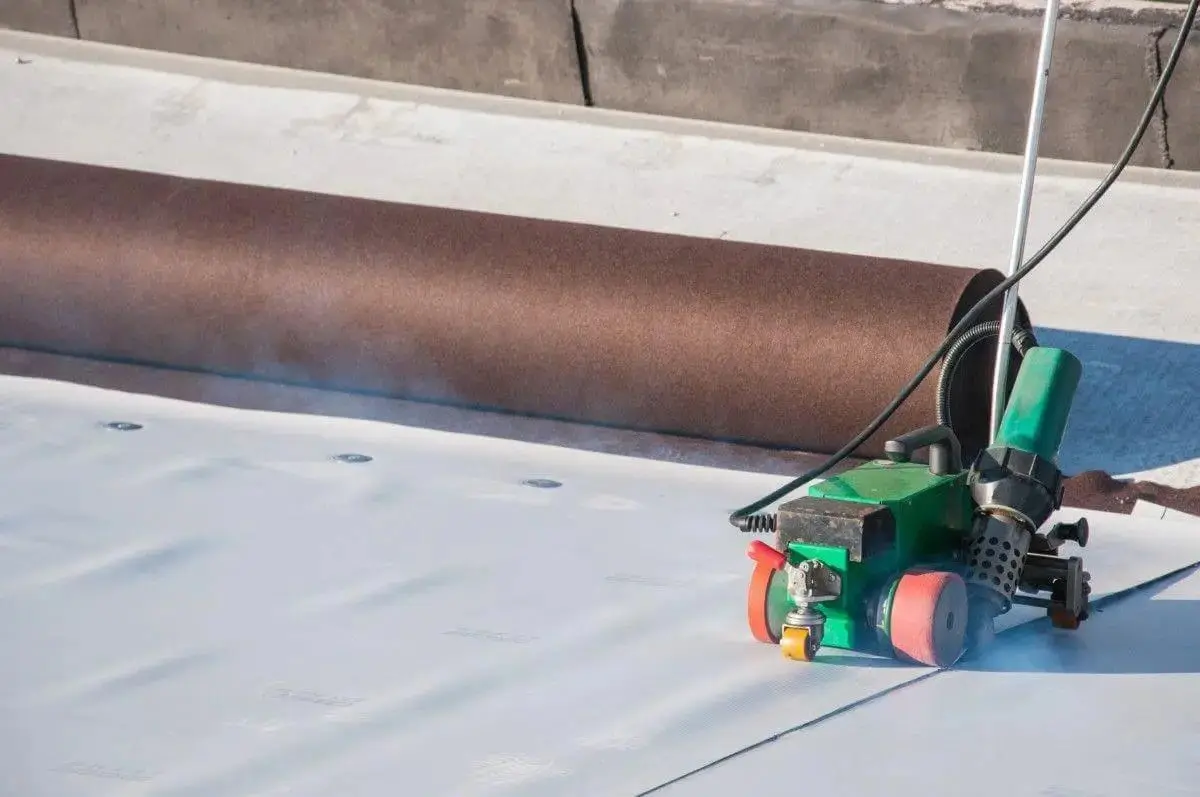 Automatic hot air welding machine applying waterproof membrane to protect preserve roofing, ensuring strong seams and long-lasting roof protection.