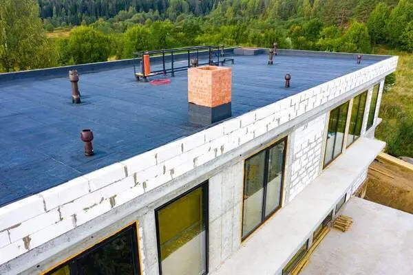 Flat roof with durable membrane system designed to protect preserve roofing, ensuring long-lasting waterproofing and energy efficiency.