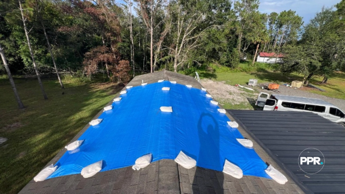 What is the best tarp for a roof? Size, thickness, fit guide